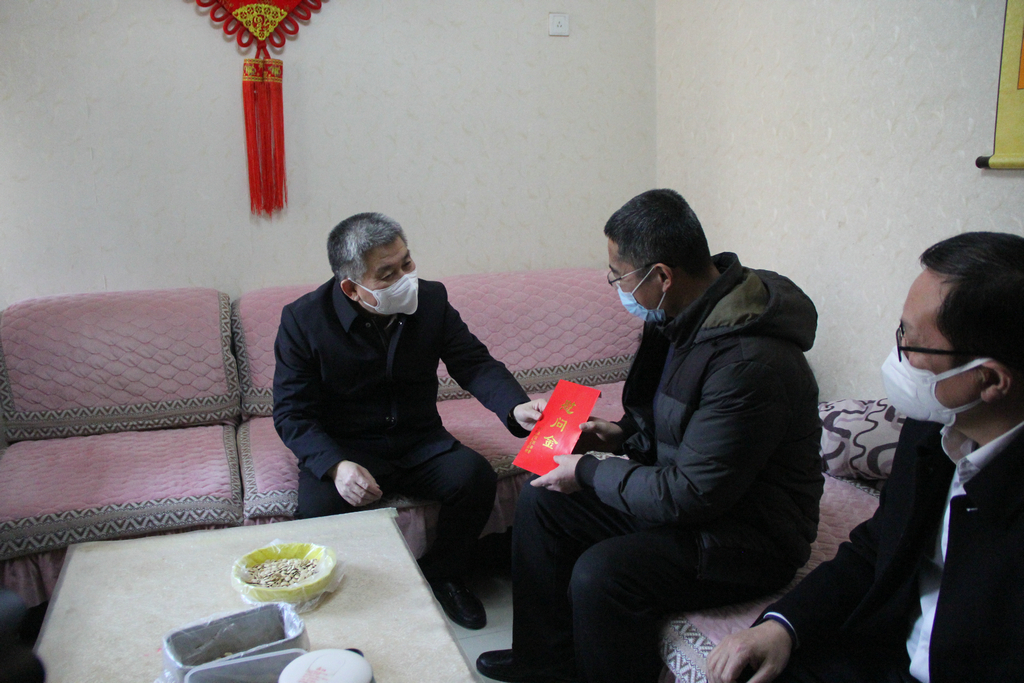 市委常委、副市長(zhǎng)賈剛走訪慰問公司困難職工